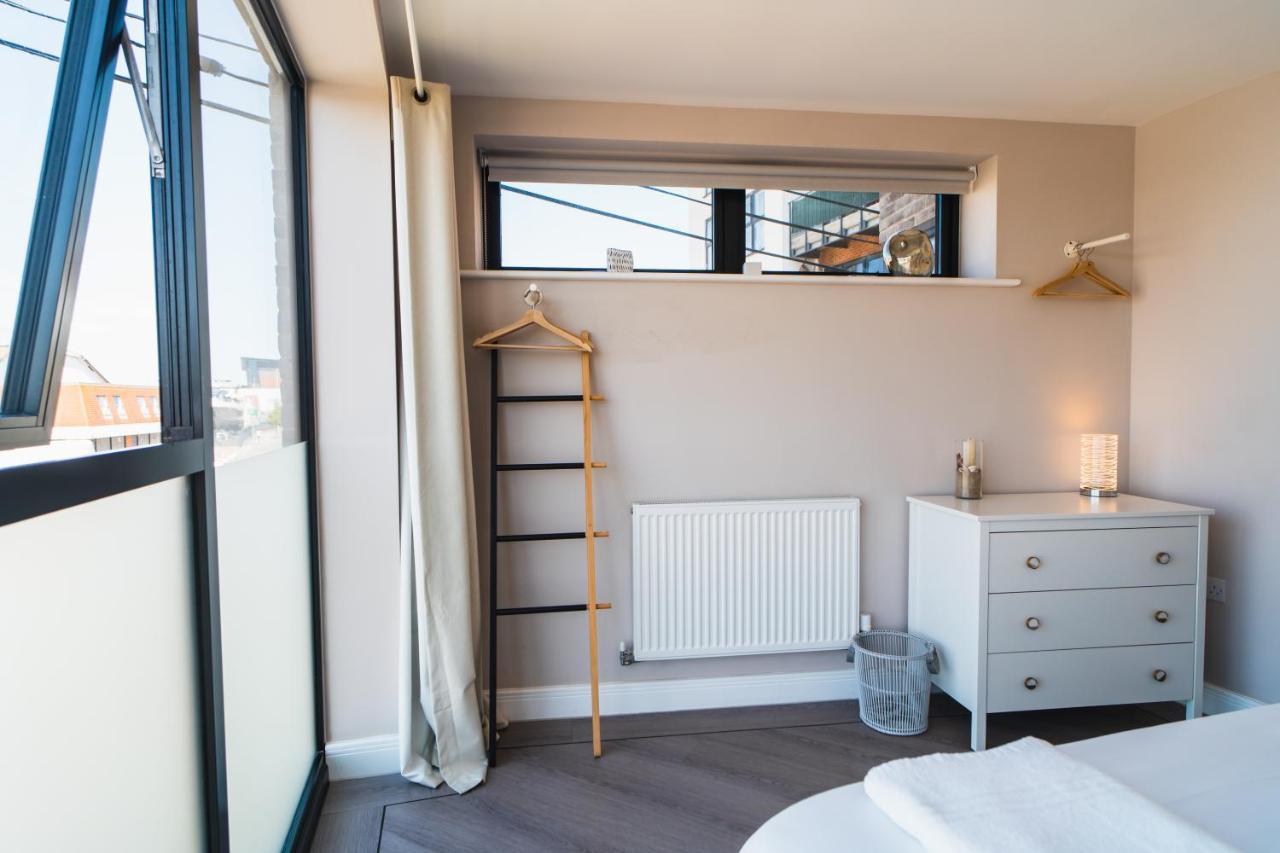 Beautiful Two Bedroom Harbour Side Apartment Poole Exteriör bild
