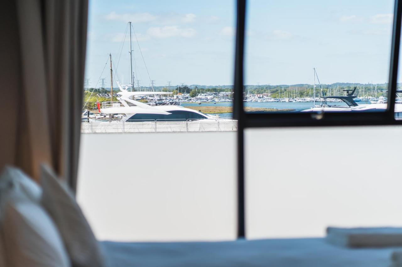 Beautiful Two Bedroom Harbour Side Apartment Poole Exteriör bild
