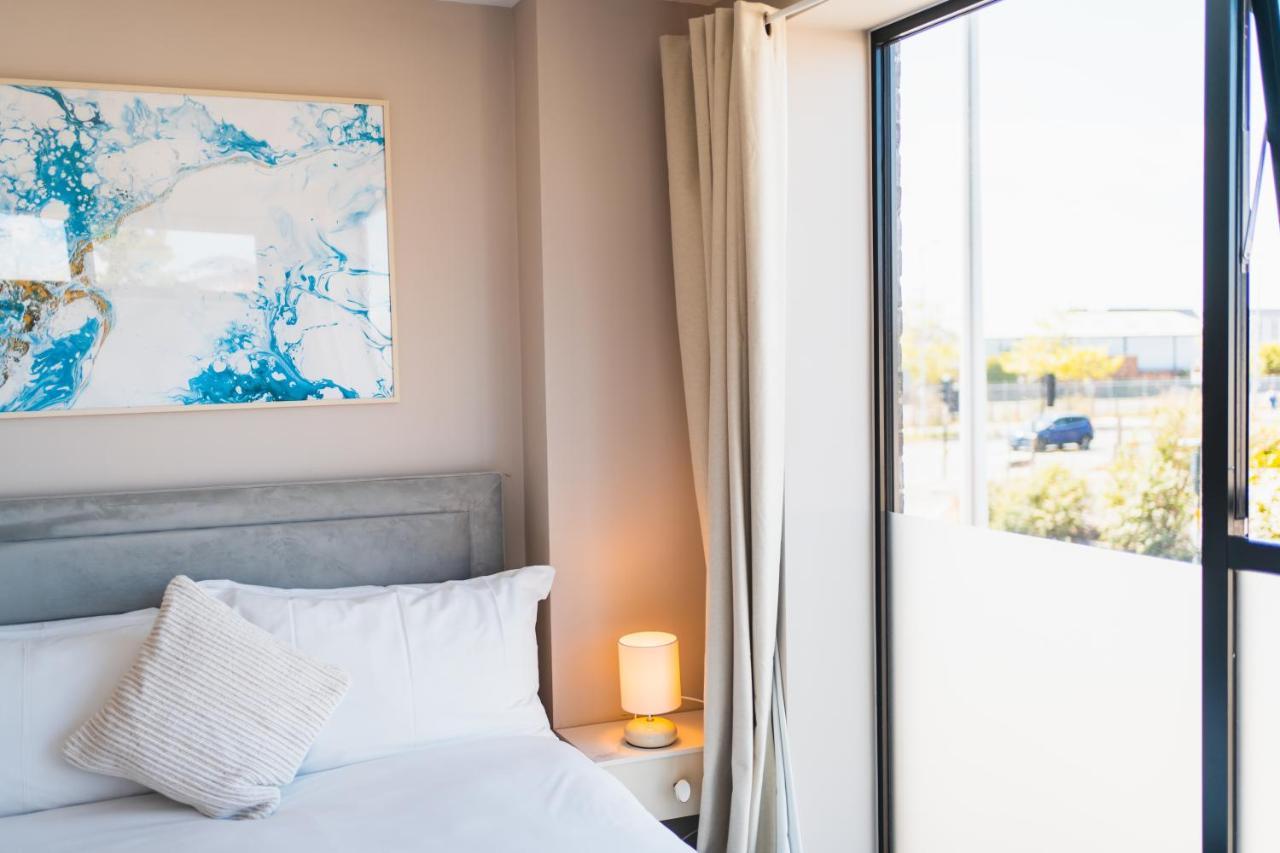Beautiful Two Bedroom Harbour Side Apartment Poole Exteriör bild