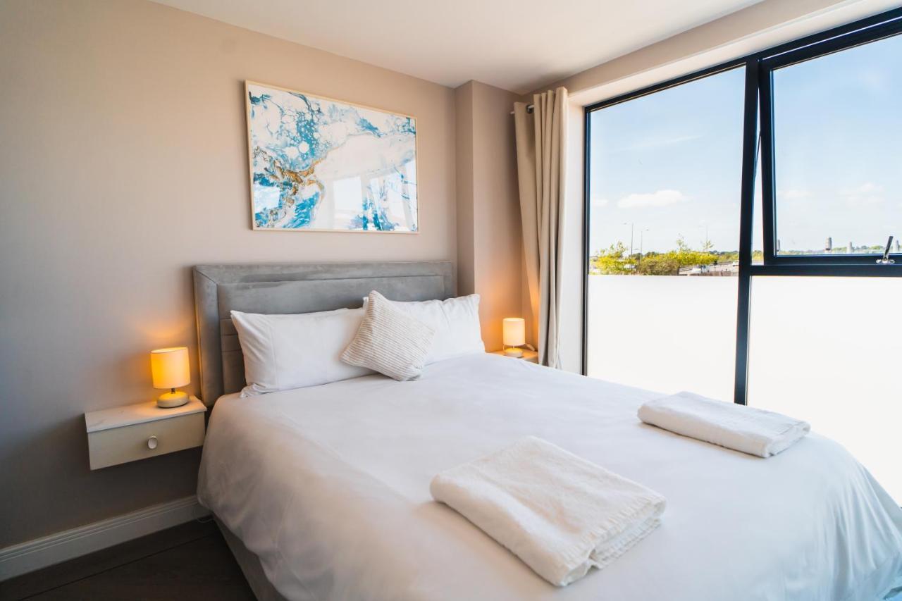 Beautiful Two Bedroom Harbour Side Apartment Poole Exteriör bild