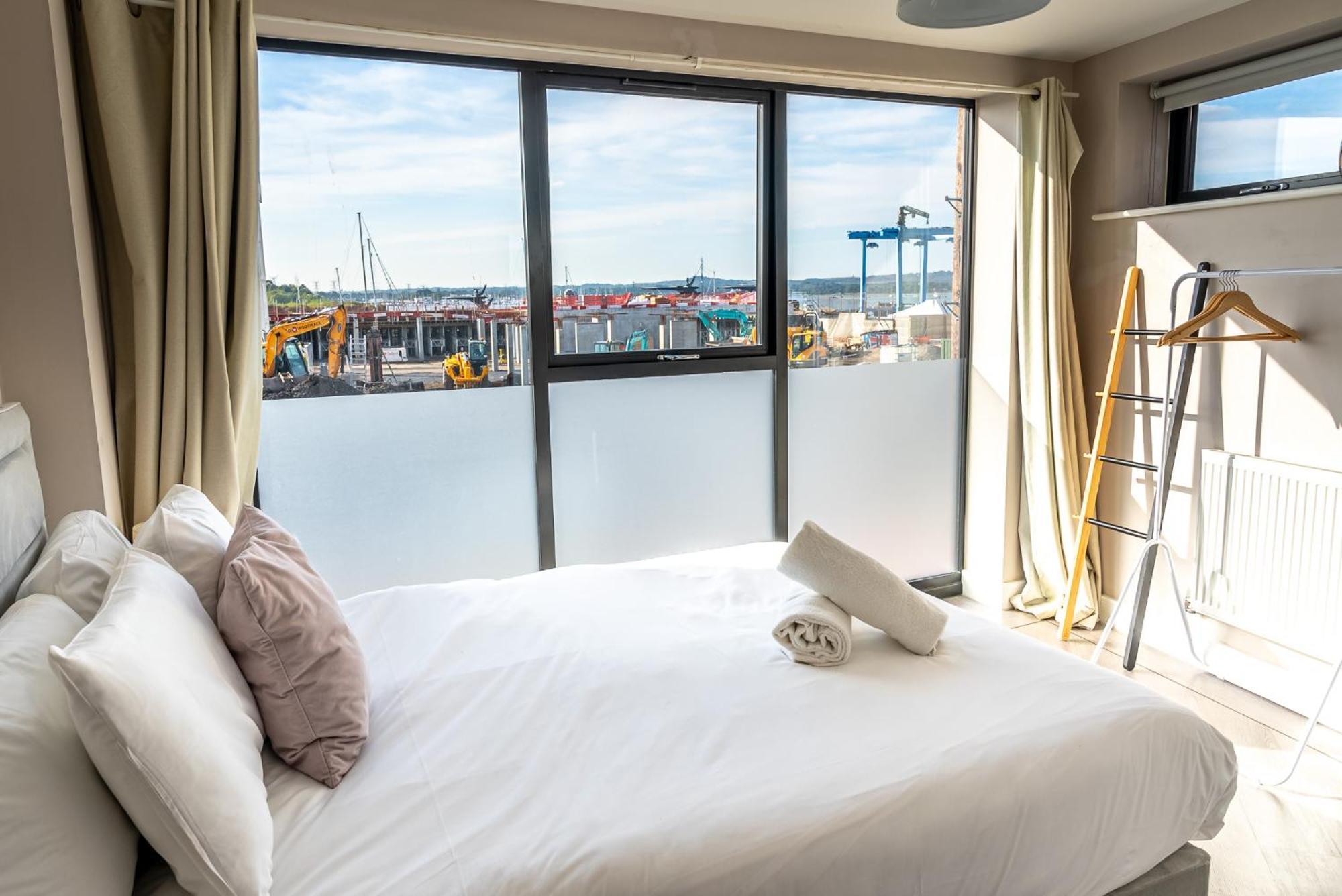 Beautiful Two Bedroom Harbour Side Apartment Poole Exteriör bild