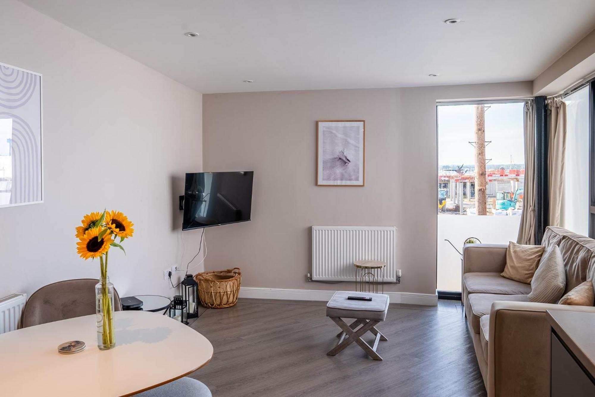 Beautiful Two Bedroom Harbour Side Apartment Poole Exteriör bild