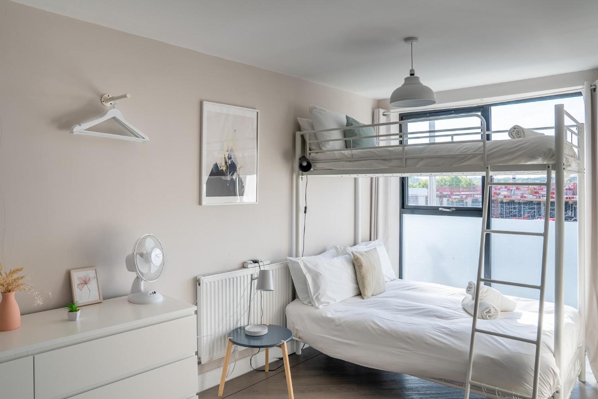 Beautiful Two Bedroom Harbour Side Apartment Poole Exteriör bild